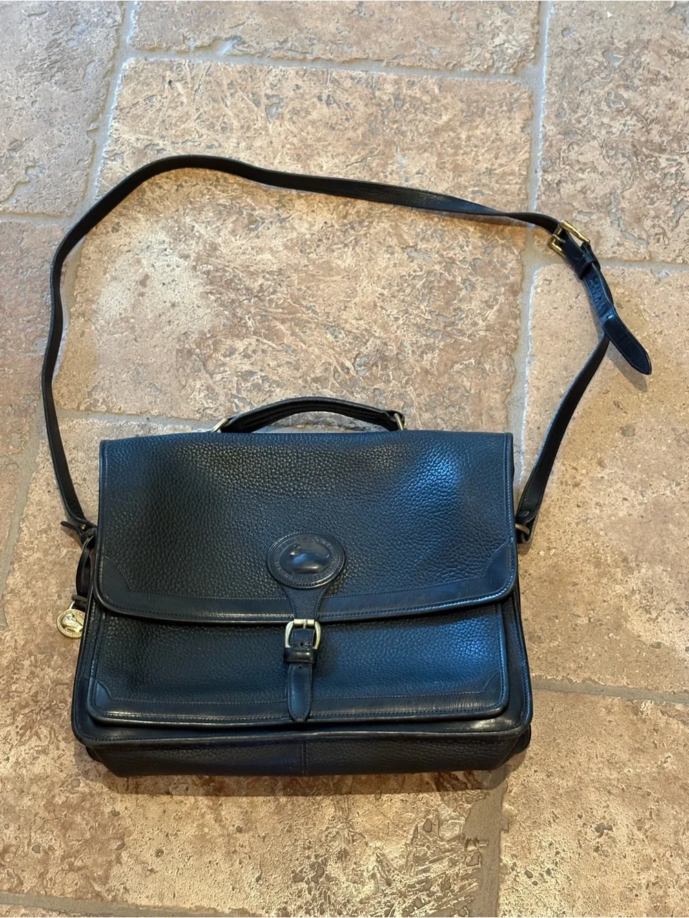 Vtg Dooney & Bourke Black Leather Crossbody Messenger Briefcase Bag 11”x13 1/2”